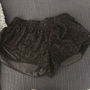 Hotty hot lululemon shorts 2.5 inch